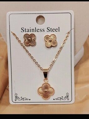 Gold Floral Pendant Necklace and Stud Earrings Set